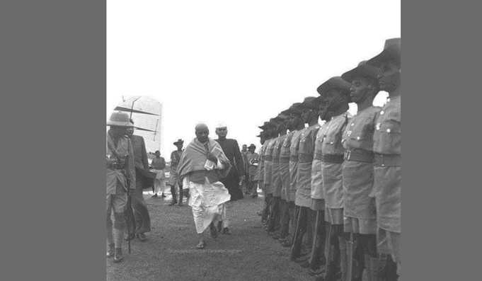 Patel With Indian Army In Hyderabad (1)